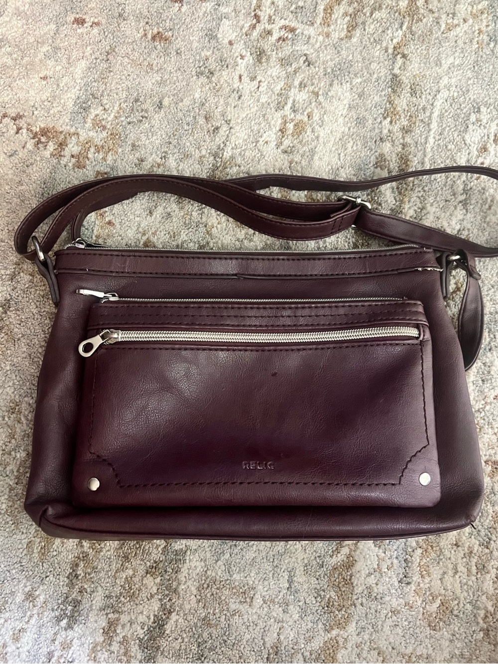 Relic Women’s Adjustable Crossbody Bag in Burgundy